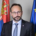 Nj.E. Emanuele Žiofre, <strong><em>Ambasador i šef Delegacije Evropske unije u Republici Srbiji</em></strong>